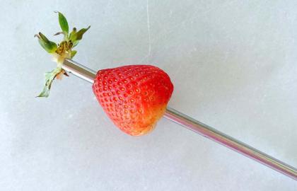Bạn nên đóng vỏ dâu tây bằng ống hút có thể tái sử dụng