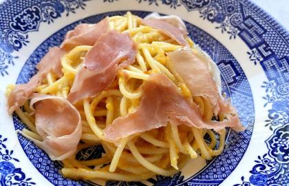 Biến một quả đào thành nước sốt mì ống ngọt ngào và đậm vị mùa hè