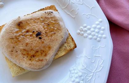 Cách tốt hơn để làm bánh mì nướng protein quế phô mai Cottage của TikTok