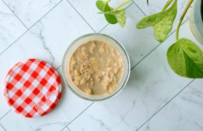 Làm yến mạch qua đêm trong lọ mứt gần như rỗng