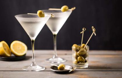 Tại sao ly cocktail cổ điển tiếp theo của bạn nên lộn ngược