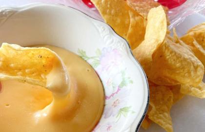 Làm món sốt phô mai dẻo, dẻo này với nước cốt chanh và baking soda