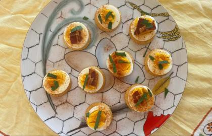 Bạn nên làm những chiếc bánh quy trứng quỷ này