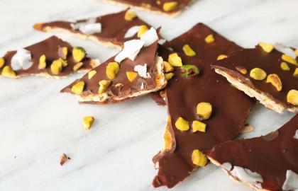 Món bánh Matzo ba thành phần này có vị ngọt và mặn hoàn hảo