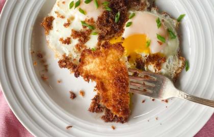 Sử dụng Panko để thêm vị giòn bơ vào món trứng chiên và món Scrambled của bạn