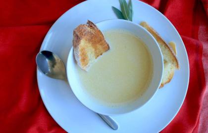 Bạn nên bắt đầu mùa súp với món súp mayo tỏi này