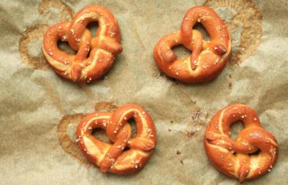 Cách dễ nhất để xoắn bánh quy xoắn tại nhà