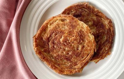 Chiên bánh sừng bò ngày tuổi với bơ sữa trâu và đường quế