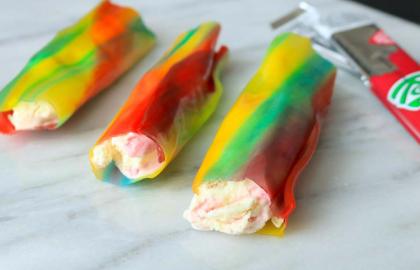 Kem cuộn trái cây là một món ăn có kết cấu thú vị