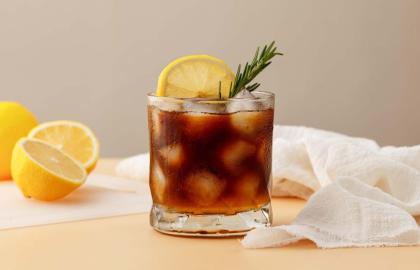 Thêm một ít Campari vào cà phê đá của bạn