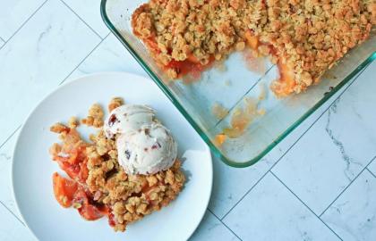 Nướng những quả đào quá chín của bạn thành món giòn này