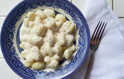 Biến phô mai tươi thành nước sốt mì ống giàu protein, dạng kem