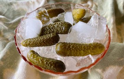 Những ngày nóng nực cần dưa chua đá