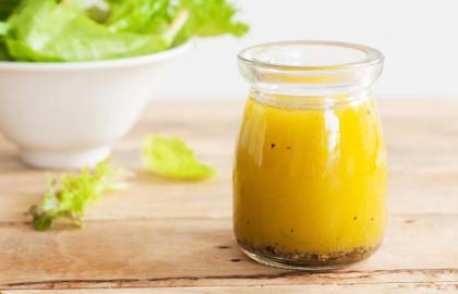 Ướp các loại thảo mộc khô của bạn để có nước sốt ngon hơn