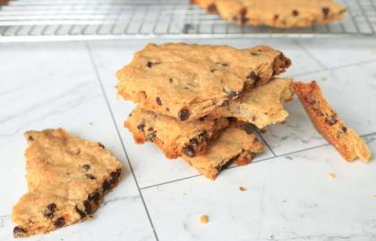 Làm những chiếc bánh quy giòn, giòn (có mục đích) với bơ tan chảy