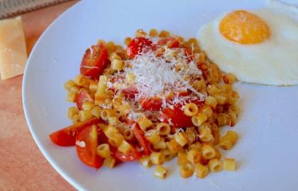 Xào mì ống còn sót lại của bạn để có món ăn giòn