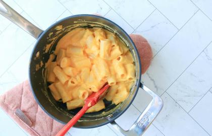 Làm nước sốt không chứa sữa 'Phô mai' với bí ngô