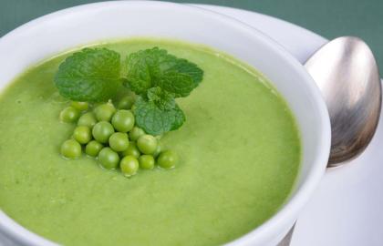 Những món súp đậu ướp lạnh này là bữa trưa mùa hè dễ dàng hoàn hảo