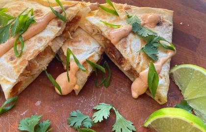 Nhét món Quesadilla của bạn với gà rán