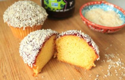 Hãy quên việc phủ kem đi và thưởng thức Lamington cho những chiếc bánh nướng nhỏ của bạn