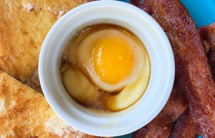 Bạn nên chần trứng với Maple Syrup