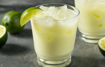 Làm nước chanh Brazil với chút sữa đặc cuối cùng