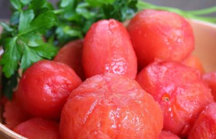 Ba cách cực kỳ dễ dàng để gọt vỏ cà chua