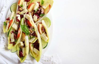 Bạn nên làm món salad cầm tay bằng Endive