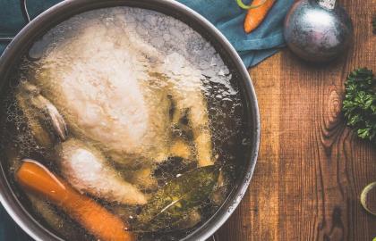 Một điều bạn nên làm với nước luộc thịt trước khi thêm protein