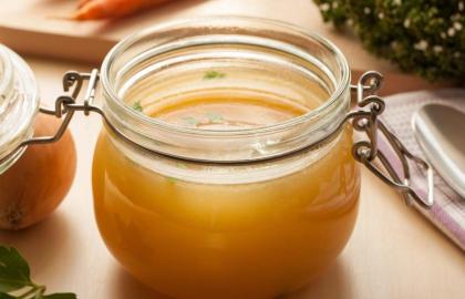 Làm nước luộc gà nhanh chóng bằng lò vi sóng