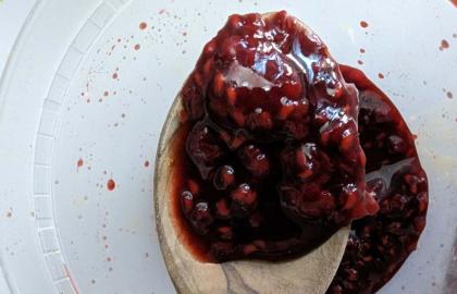 Hãy dừng việc bạn đang làm và trộn quả mâm xôi với nước tương