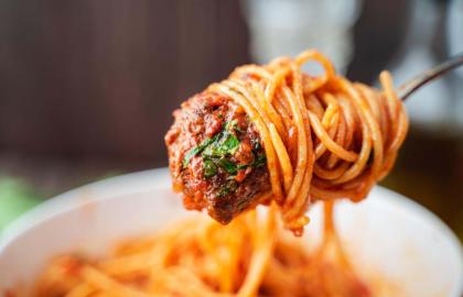 Làm món thịt viên ngon hơn bằng cá cơm