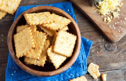 Làm sắc lại bánh quy giòn, khoai tây chiên và bánh quy cũ trong lò nướng của bạn