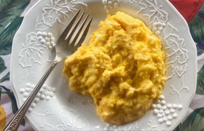 Tráo trứng trong vũng kem sôi