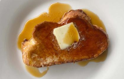 Loại sữa chua không chứa sữa này tạo nên món bánh mì nướng kiểu Pháp tuyệt vời