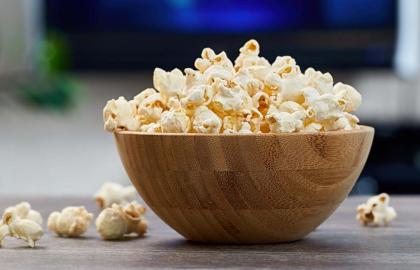 Cho ngô vào bơ Ghee để có hương vị bơ không béo