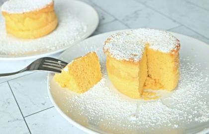 Làm một mẻ bánh kếp Soufflé mềm mịn trong lò nướng của bạn