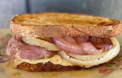 Hãy xem xét món Onion Sandwich