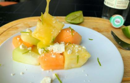 Thêm khói vào món salad của bạn với Mezcal Vinaigrette