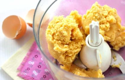 Cách làm trống máy xay thực phẩm mà không làm rơi lưỡi dao