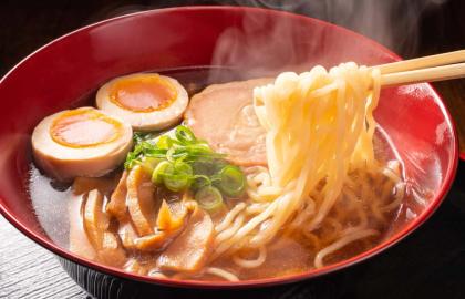 Hoàn thiện món mì Ramen của bạn bằng một chút dầu ăn đậm đà