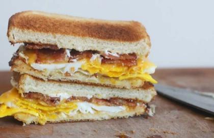 Tất cả những cách yêu thích của chúng tôi để xây dựng một bữa sáng ngon miệng hơn với bánh mì sandwich