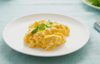 Tại sao bạn nên muối trứng bác trước khi nấu 