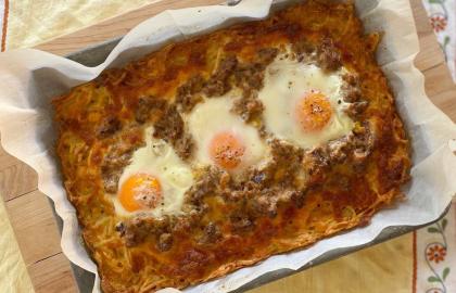 Bạn nên làm món bánh pizza ăn sáng này với lớp vỏ màu nâu băm