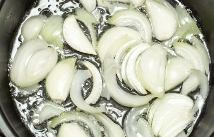 Bạn cần xào một ít hành tây