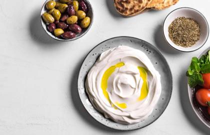 Cách làm món Labneh của riêng bạn (và cách ăn)