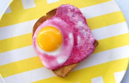 Chiên trứng trong nước muối để có hương vị đa dạng đáng kinh ngạc