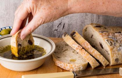 Những cách dễ nhất để tạo ra một loại dầu ngâm lạ mắt