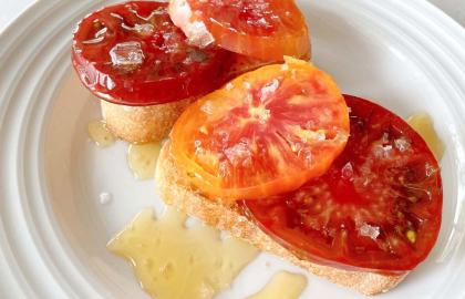 Rưới một ít mật ong lên cà chua của bạn