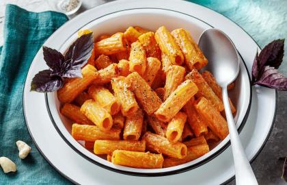 Cách làm nước sốt mềm với nhiều thực vật hơn và ít sữa hơn